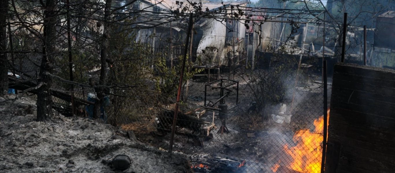 Φωτιά στο Σχίνο Κορινθίας: Εκκενώνονται ακόμη τρεις οικισμοί (βίντεο)